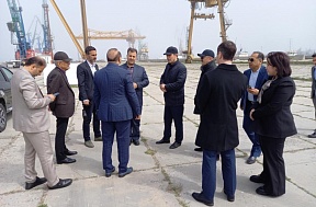 Делегация из Ирана посетила Махачкалинский морской торговый порт Делегация из Ирана посетила Махачкалинский морской торговый порт