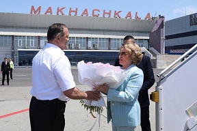 В Дагестан с рабочей поездкой прибыла Валентина Матвиенко В Дагестан с рабочей поездкой прибыла Валентина Матвиенко